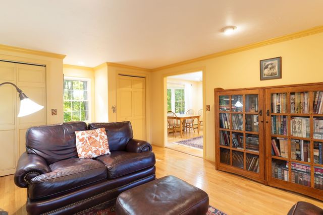 74 Old Farm Rd, Sturbridge, MA 01566