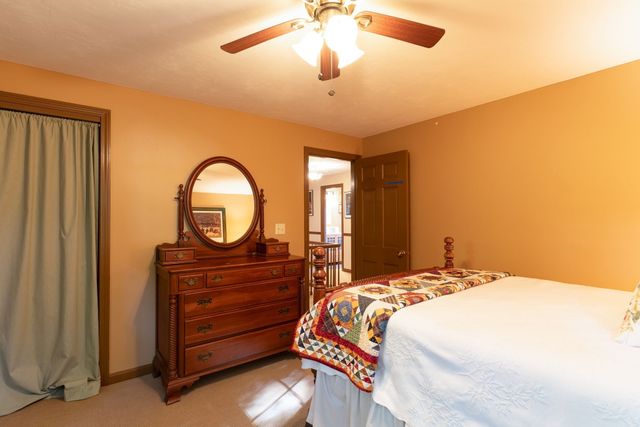 74 Old Farm Rd, Sturbridge, MA 01566