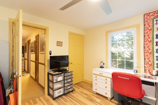 74 Old Farm Rd, Sturbridge, MA 01566