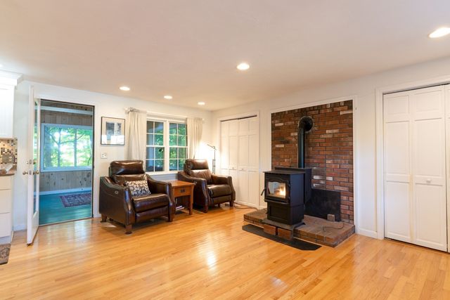 74 Old Farm Rd, Sturbridge, MA 01566