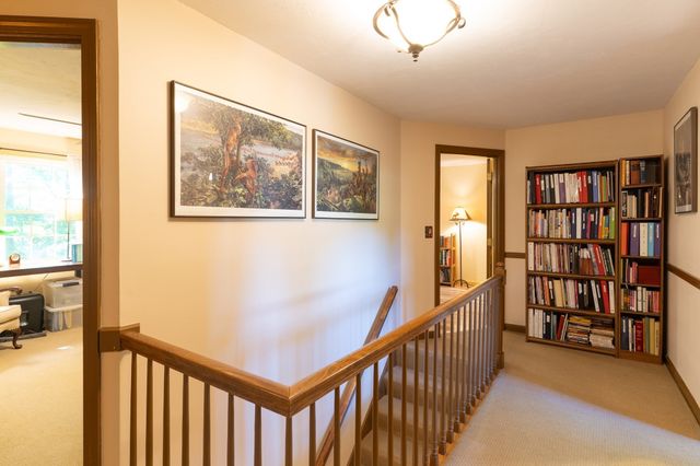 74 Old Farm Rd, Sturbridge, MA 01566