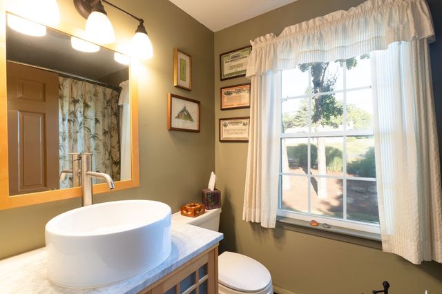 74 Old Farm Rd, Sturbridge, MA 01566