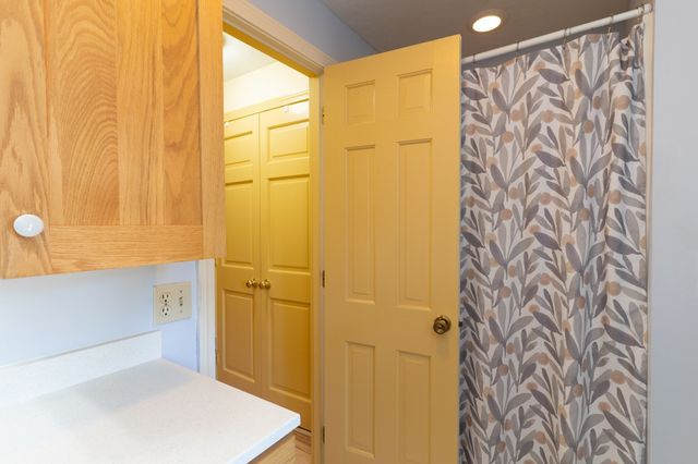 74 Old Farm Rd, Sturbridge, MA 01566