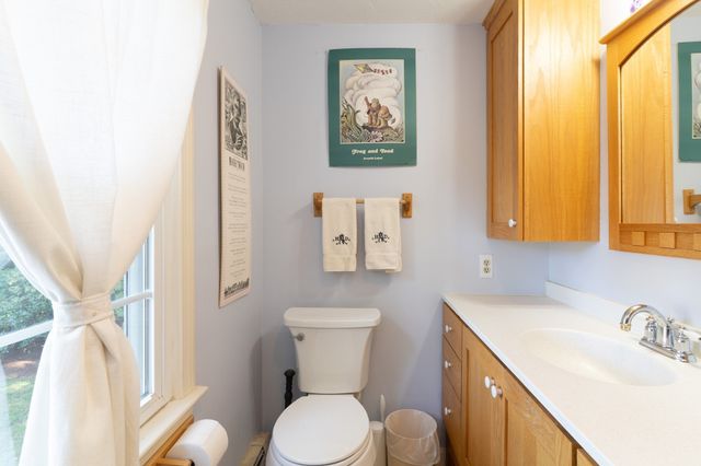 74 Old Farm Rd, Sturbridge, MA 01566