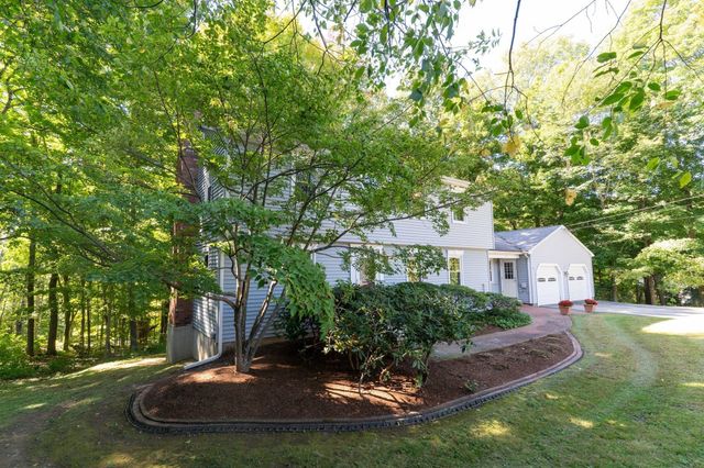 74 Old Farm Rd, Sturbridge, MA 01566