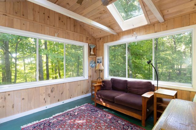 74 Old Farm Rd, Sturbridge, MA 01566