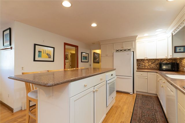 74 Old Farm Rd, Sturbridge, MA 01566