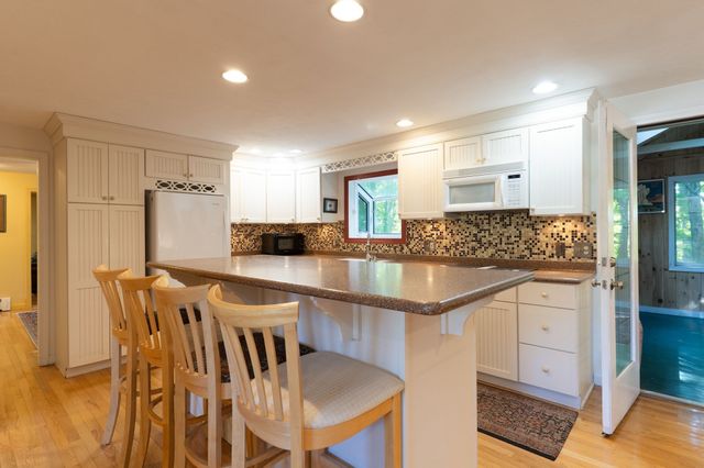 74 Old Farm Rd, Sturbridge, MA 01566