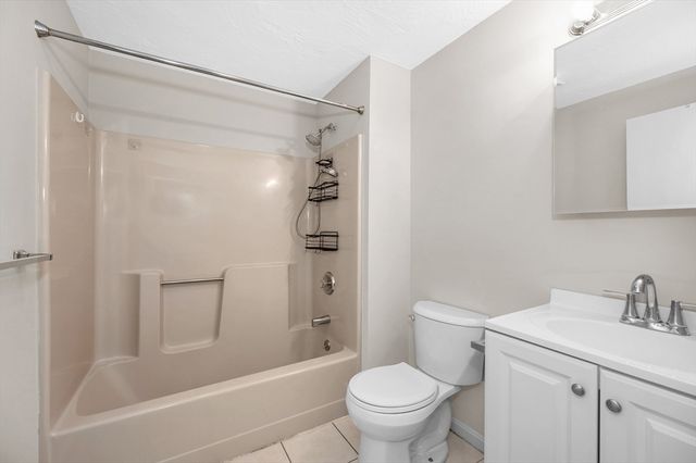 10 Abbey Rd 108, Leominster, MA 01453