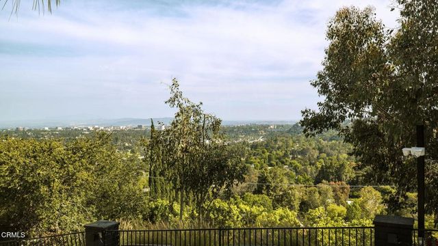 1411 Edgehill Place, Pasadena, CA 91103