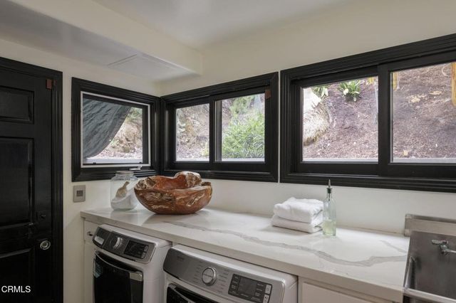 1411 Edgehill Place, Pasadena, CA 91103