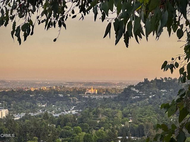 1411 Edgehill Place, Pasadena, CA 91103