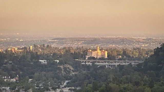 1411 Edgehill Place, Pasadena, CA 91103