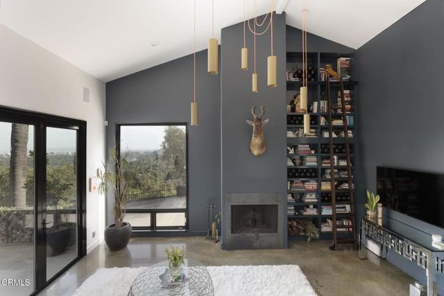 1411 Edgehill Place, Pasadena, CA 91103