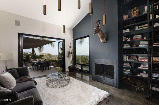 1411 Edgehill Place, Pasadena, CA 91103