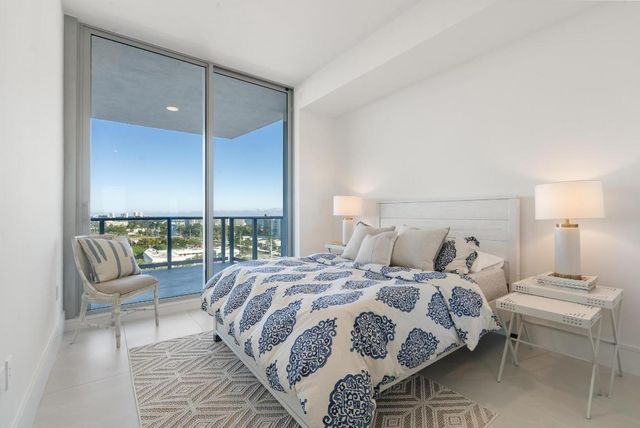 220 Lake Shore Drive 817, Lake Park, FL 33403