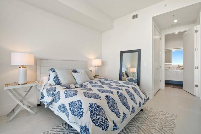 220 Lake Shore Drive 817, Lake Park, FL 33403