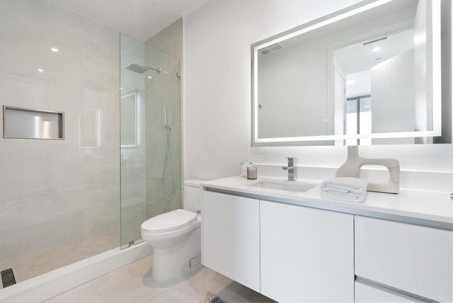 220 Lake Shore Drive 817, Lake Park, FL 33403