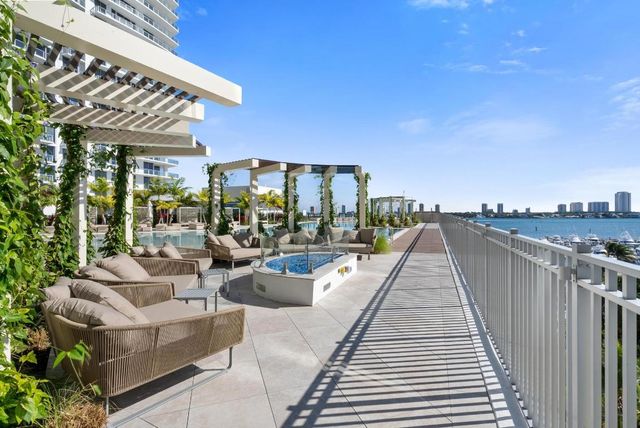 220 Lake Shore Drive 817, Lake Park, FL 33403