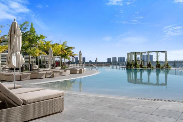 220 Lake Shore Drive 817, Lake Park, FL 33403