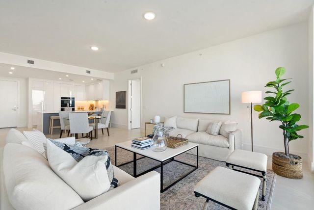 220 Lake Shore Drive 817, Lake Park, FL 33403