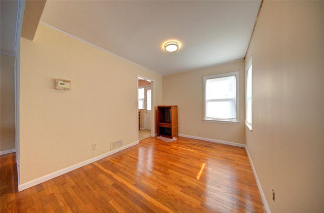 126 Walton Ave, Uniondale, NY 11553