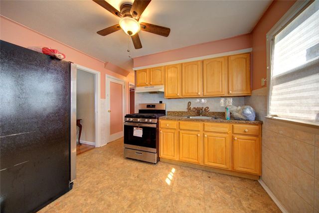 126 Walton Ave, Uniondale, NY 11553