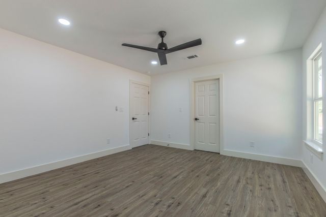 1025 Kane Street, Bellmead, TX 76705