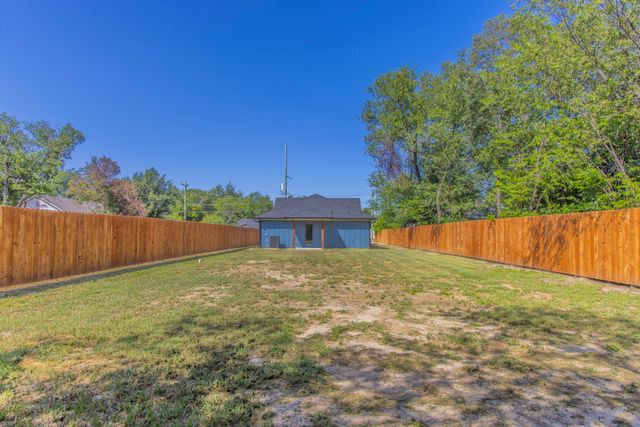 1025 Kane Street, Bellmead, TX 76705