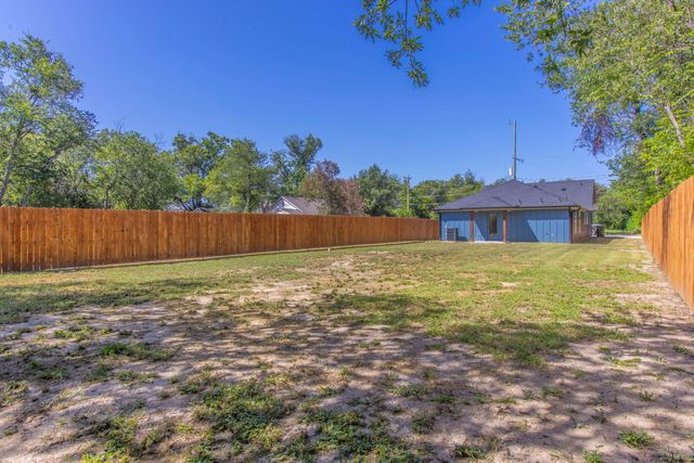 1025 Kane Street, Bellmead, TX 76705