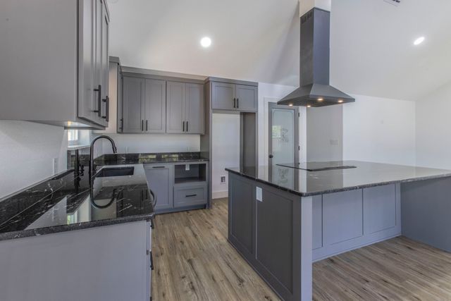 1025 Kane Street, Bellmead, TX 76705