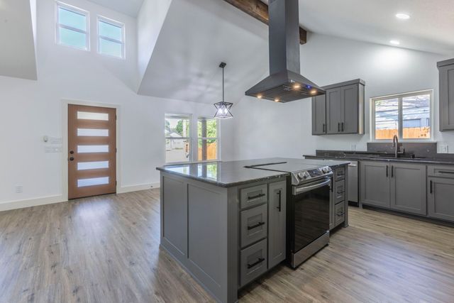 1025 Kane Street, Bellmead, TX 76705