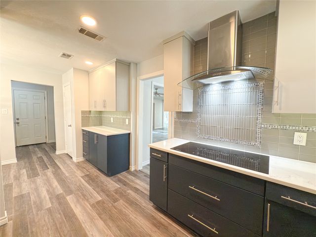 1912 E Branch Hollow Drive, Carrollton, TX 75007