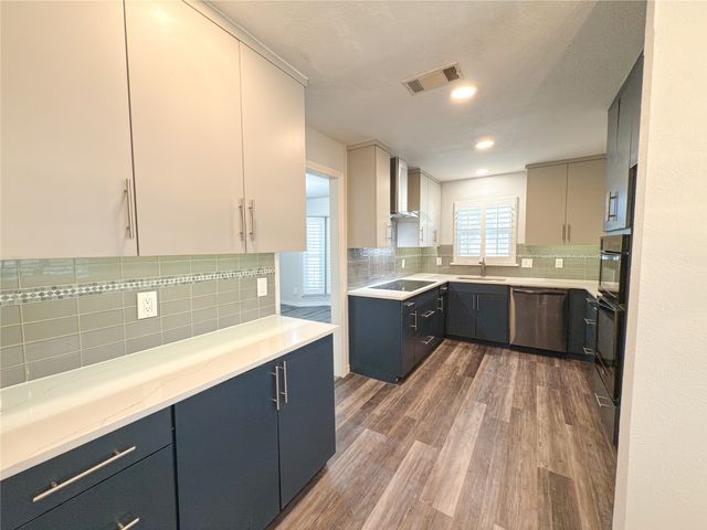 1912 E Branch Hollow Drive, Carrollton, TX 75007