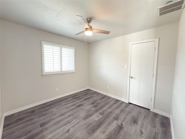 1912 E Branch Hollow Drive, Carrollton, TX 75007