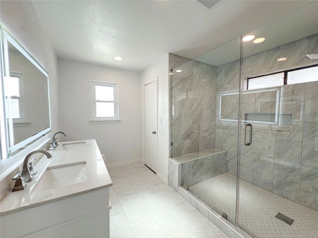 1912 E Branch Hollow Drive, Carrollton, TX 75007