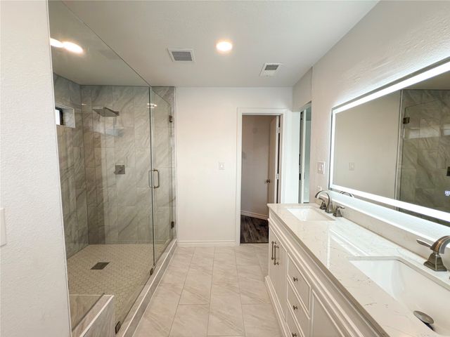 1912 E Branch Hollow Drive, Carrollton, TX 75007