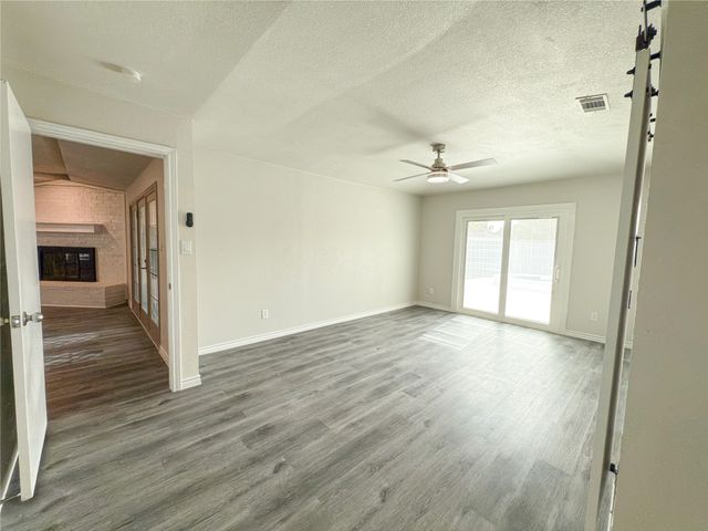 1912 E Branch Hollow Drive, Carrollton, TX 75007