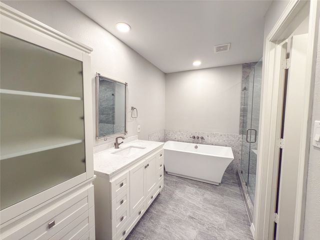 1912 E Branch Hollow Drive, Carrollton, TX 75007