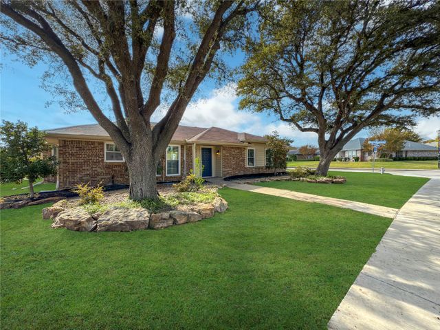 1912 E Branch Hollow Drive, Carrollton, TX 75007