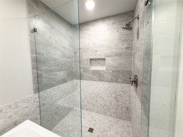 1912 E Branch Hollow Drive, Carrollton, TX 75007