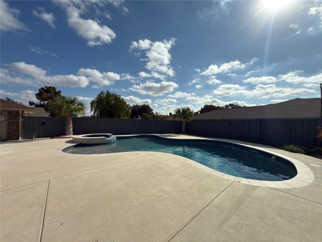 1912 E Branch Hollow Drive, Carrollton, TX 75007