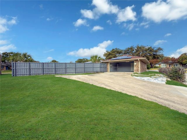 1912 E Branch Hollow Drive, Carrollton, TX 75007