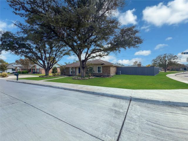 1912 E Branch Hollow Drive, Carrollton, TX 75007