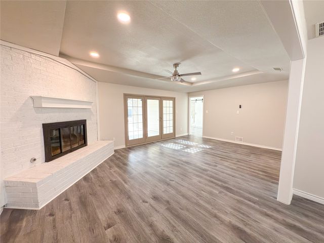 1912 E Branch Hollow Drive, Carrollton, TX 75007