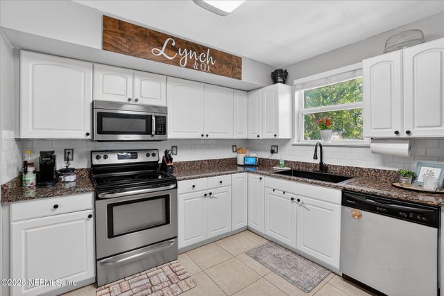 11259 SOFORENKO Drive, Jacksonville, FL 32218