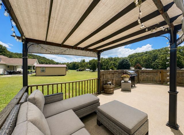 1013 S Tidwell Rd, Bon Aqua, TN 37025