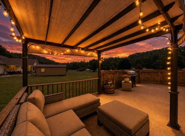 1013 S Tidwell Rd, Bon Aqua, TN 37025