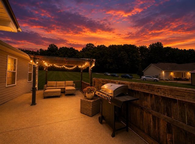 1013 S Tidwell Rd, Bon Aqua, TN 37025