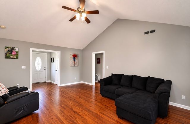1013 S Tidwell Rd, Bon Aqua, TN 37025